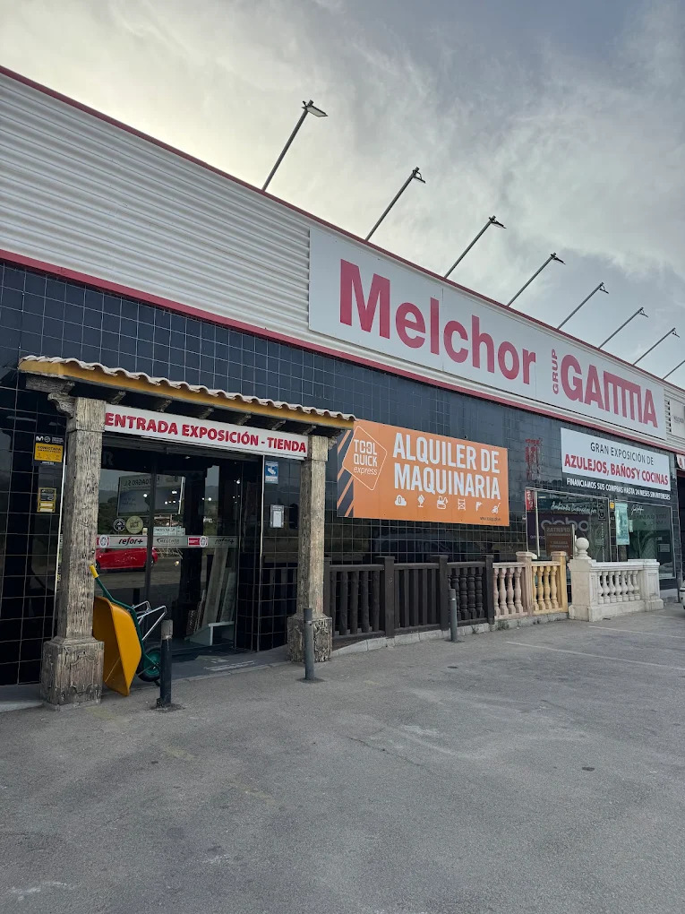 Exterior de las instalaciones de Melchor e Hijos en Alhaurín de la Torre